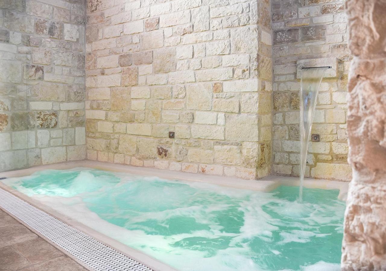 Trulli E Puglia Luxury Suite อัลเบโรเบลโล ภายนอก รูปภาพ