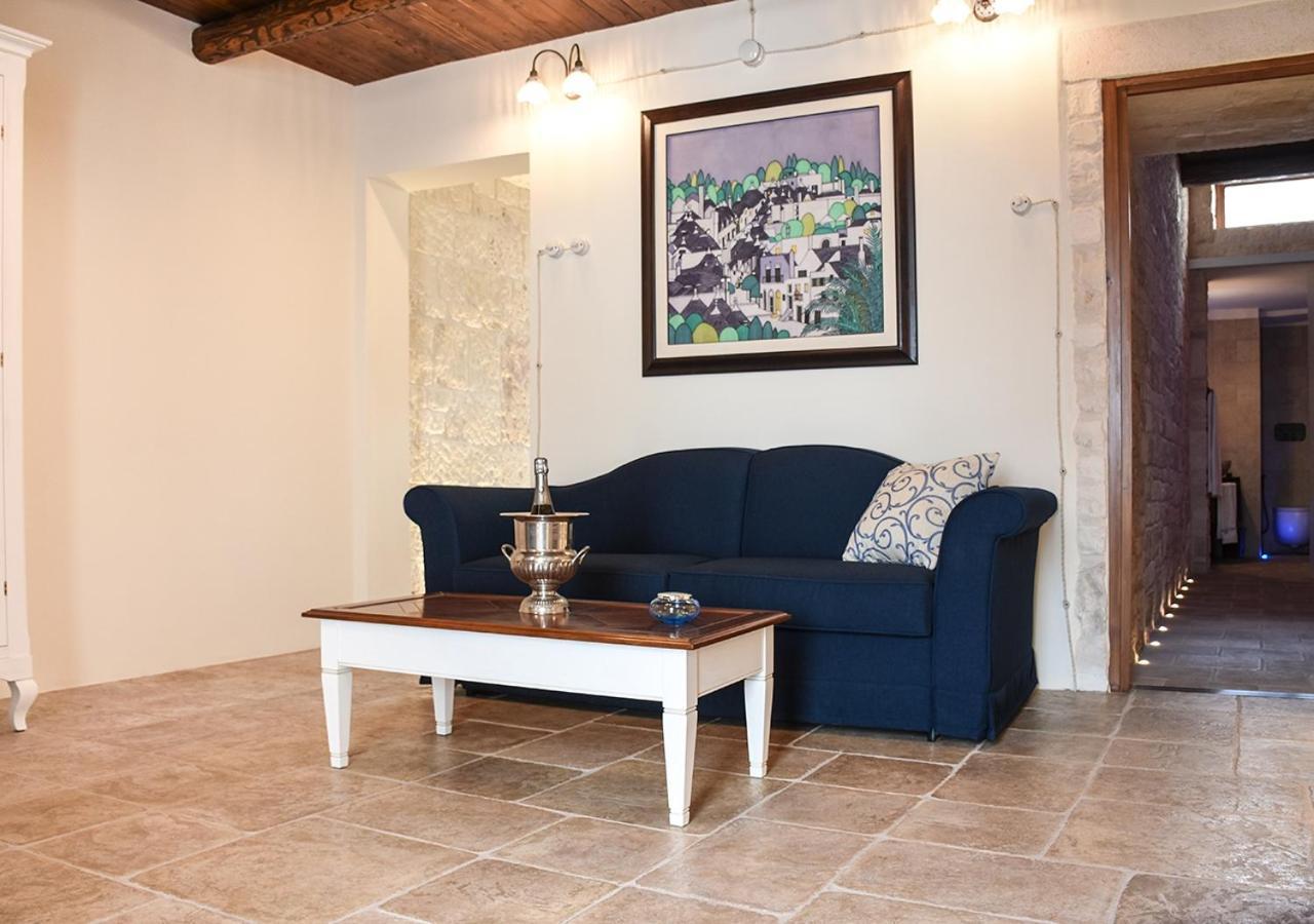 Trulli E Puglia Luxury Suite อัลเบโรเบลโล ภายนอก รูปภาพ