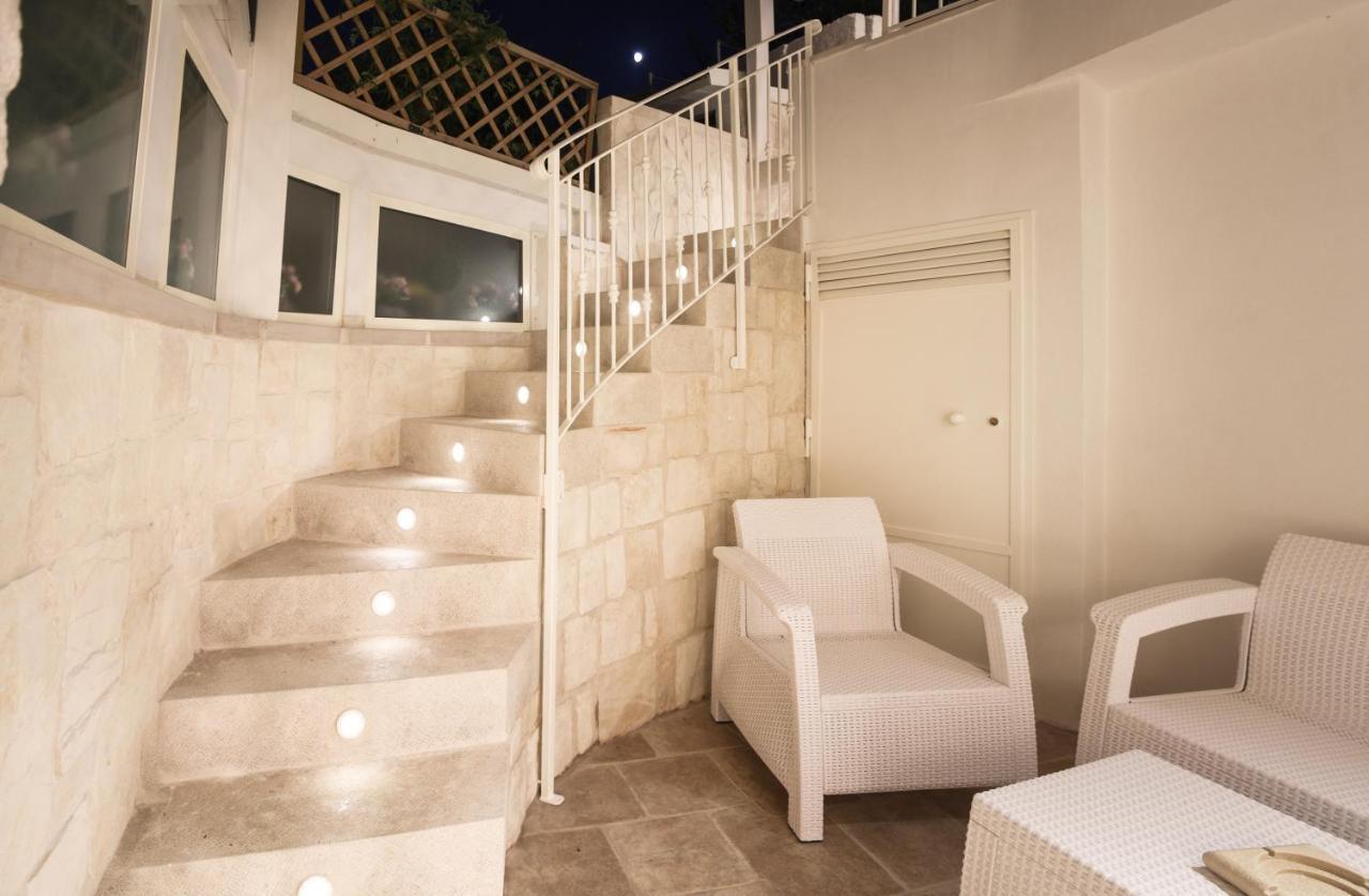 Trulli E Puglia Luxury Suite อัลเบโรเบลโล ภายนอก รูปภาพ