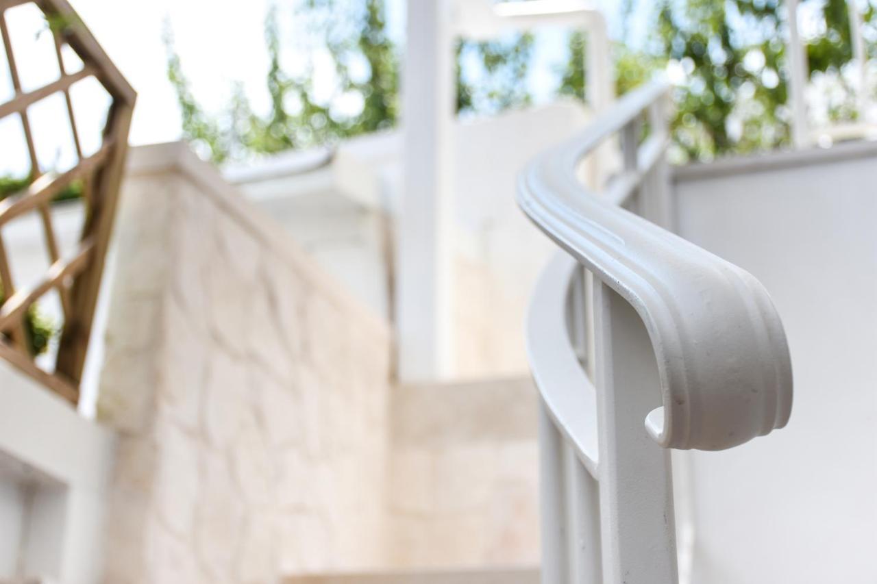 Trulli E Puglia Luxury Suite อัลเบโรเบลโล ภายนอก รูปภาพ