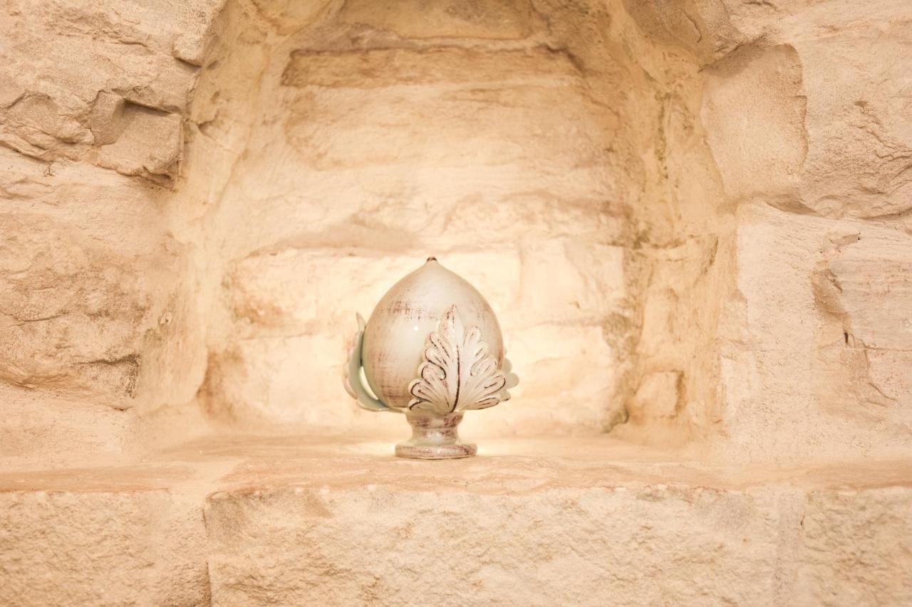 Trulli E Puglia Luxury Suite อัลเบโรเบลโล ภายนอก รูปภาพ